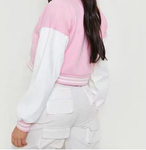 Chaqueta Varsity Rosa y Blanca con Bloques de Color, Corte Regular, Estilo Preppy, Cuello Vuelto, Cierre de Botones, Ideal para Primavera - Product Image 2
