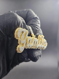 Colgante de Diamantes Personalizado de Dos Tonos Yamile Letter, Colgante de Nombre con Diamantes Plateados de Diseño Moderno y Personalizado para Hombre - Product Image 5