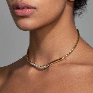 AMBER JEWELS - Gargantilla de Lujo Chapada en Oro de 14K con Plata 925 y Moissanita, Diseño de Borla con Corte Brillante, Conjunto de Joyería Fina IGI - Product Image 2