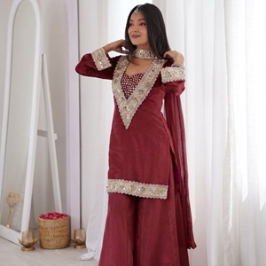 Robe de soirée en satin bordeaux brodée, ensemble Anarkali à manches longues, chemisier à sequins, pantalon palazzo, tenue de soirée formelle écologique - Product Image 2