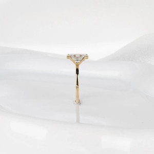 แหวนเพชรทรงเอเมอรัลด์ 3 กะรัต เพชรเลี้ยงในห้องปฏิบัติการ ตัวเรือนทองคำขาว 14K แหวนหมั้นเพชรเม็ดเดี่ยว แหวนสัญญา แหวนแต่งงานสำหรับผู้หญิง - Product Image 3