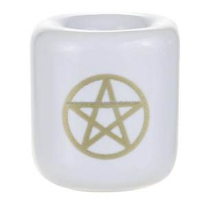 เชิงเทียนโลหะสีทองรูปห้าเหลี่ยมที่มีอยู่-สีขาว - Product Image 1