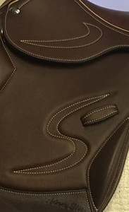 Gamme de fils à coudre artisanaux sur mesure, disponibles en plusieurs couleurs, pour la sellerie en cuir, avec une forte adhérence et une qualité équestre supérieure. - Product Image 4