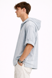 Camisa con capucha a rayas para hombre Coastal Breeze, mezcla de algodón ligera, informal, para verano, cómoda y con un estilo moderno. - Product Image 3