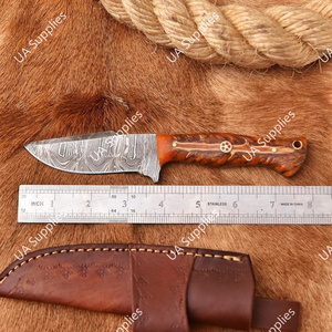 มีดแค้มปิ้งเหล็กดามัสกัสขายดี ด้ามจับรูปทรงกรวยสน พร้อมปลอกหนัง รับผลิตตามแบบ OEM/ODM คุณภาพระดับอุตสาหกรรม - Product Image 3