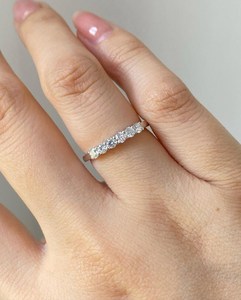 Bague demi-éternité minimaliste en or massif 14 carats avec diamants CVD ronds pour femme, cadeau surprise pour anniversaire ou fête pour partenaires - Product Image 2