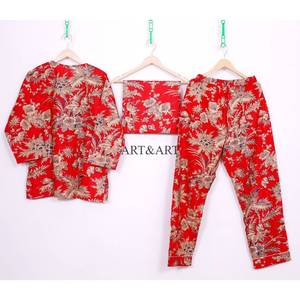 Conjunto de Pijama Floral Elegante y Modesto para Mujer, 100% Algodón Ecológico, Cómodo y Suave, con Pantalones y Camisa de Patrón Sólido - Product Image 5