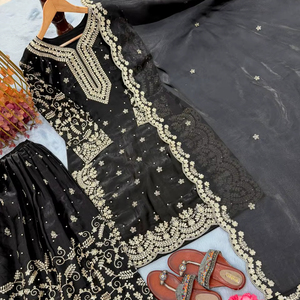 Conjunto de Kurta, Plazzo y Dupatta de Seda Gmy de Último Diseño para Fiestas y Eventos - Product Image 1