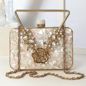 กระเป๋าคลัทช์เปลือกหอยมุกธรรมชาติประดับดอกไม้ทองเหลือง - Product Image 1