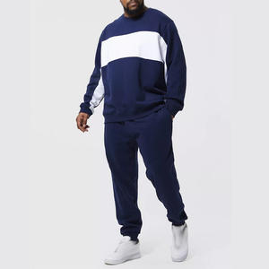 Conjunto Deportivo Personalizado para Hombre, con Franjas Laterales Estampadas, Texto Personalizado, Sudadera con Capucha y Pantalones Deportivos - Product Image 4