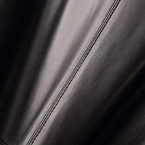 Chaqueta Corta de Cuero Genuino para Mujer, Forro de Satén, Corte Ajustado, Estilo Racerback, Negra, Alta Calidad, Transpirable, Impermeable, Resistente al Viento - Product Image 5