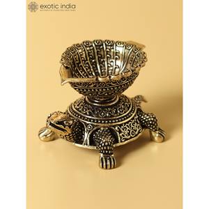 2 pouces Petite sculpture fine Diya de tortue vastu en laiton avec sculpture complexe pour la maison et le temple Made In India - Product Image 2