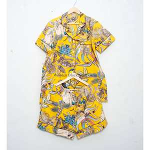 Conjunto de pijama de algodón 100% hecho a mano en India, transpirable, con estampado de mono vintage, ropa de dormir corta para mujer. - Product Image 6