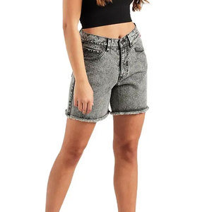 Shorts en jean délavé taille haute avec ourlet effiloché, style cinq poches, fermeture boutonnée, tenue décontractée - Product Image 6
