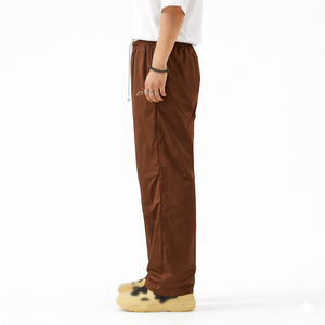 Pantalones Rectos de Nylon Marrón Minimalistas para Hombre, Ligeros, Casuales, de Corte Relajado, Cintura Elástica, Marca Privada, Suministro al por Mayor - Product Image 2
