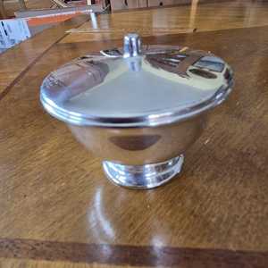Ensemble crémier et sucrier chromés style Mid-Century avec couvercle, service à café vintage, accessoires de bar à café style rétro diner - Product Image 2