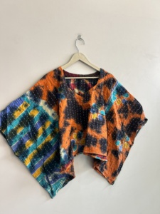Top tradicional Kantha hecho a mano con teñido anudado vintage para mujer, poncho bohemio, top hippie. - Product Image 5