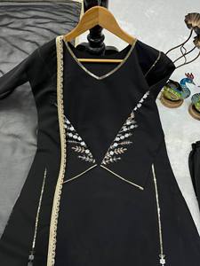Ensemble Kurti et pantalon brodés noirs élégants avec dupatta en organza pour femmes – Tenue de soirée ethnique de style pakistanais - Product Image 6