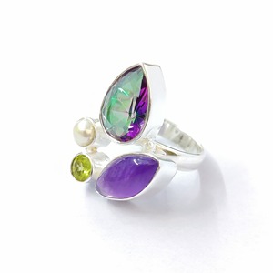 Anillo de Moda con Múltiples Piedras de 7.6 Gramos - Product Image 1