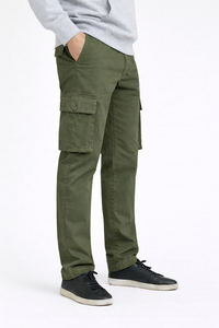 Pantalones Cargo para Hombre Olive Green Utility Comfort – Un prenda esencial resistente para el día a día, hecha con tela duradera y rica en algodón - Product Image 2