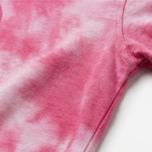 Nouveauté en gros : T-shirts pour femmes imprimés tie-dye, coupe oversize, en tissu durable, tendance et décontractés - Product Image 5