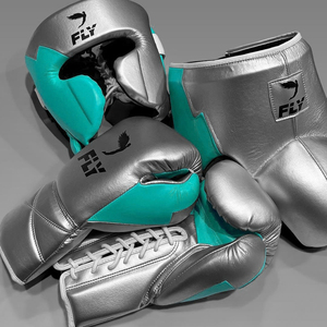 Ensemble de boxe Fly personnalisé neuf, fabrication d'usine, dernier modèle, comprenant des gants de boxe Fly en cuir professionnels, une protection inguinale et un protège-tête. - Product Image 1