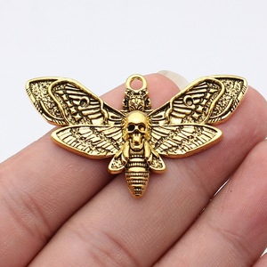 Colgante de Plomo de Aleación Plateada Antigua con Diseño de Mariposa de la Muerte y Alas, 53x31mm, para Regalo de Lector de Tarot Gótico - Product Image 6
