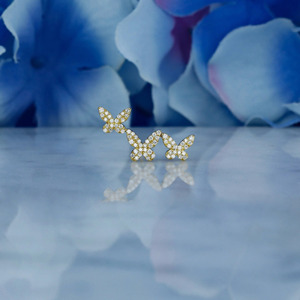 Pendientes de Oro Amarillo con Mariposa y Diamantes Cultivados en Laboratorio - Product Image 1