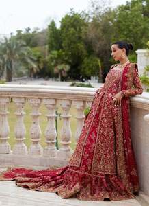 Vestidos de Novia Hechos a Mano por Diseñadores Pakistaníes con Decoraciones de Cristal y Patrones, 100% Seda, Corte en A, Largos hasta el Suelo, con Cola de Corte - Product Image 6