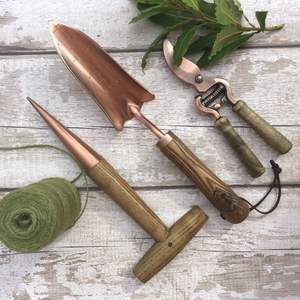 Ensemble d'outils de jardinage en cuivre de qualité supérieure avec manche en bois, truelle, pique et sécateur pour le jardinage - Product Image 1