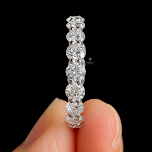 Bague de mariage éternelle en or blanc 14 carats plaqué platine de haute qualité, sertie de diamants de laboratoire de 2,5 mm, 2 carats, certifiés VVS1 - Product Image 4