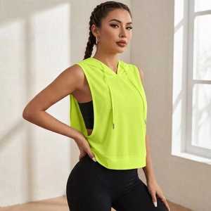 Débardeur de sport à capuche sans manches pour femme, léger, très extensible, avec logo personnalisable sur le devant - Product Image 4
