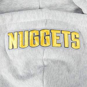 เสื้อฮู้ดดี้ทรงครอปสไตล์อังกฤษโบราณ ผ้าฝ้าย 100% ODM โลโก้ด้านหน้า เป็นมิตรกับสิ่งแวดล้อม - Product Image 6