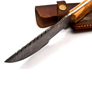 Couteau Tracker en Acier Damas Fait Main pour l'Extérieur, le Bushcraft et le Camping, Couteau Utilitaire avec Manche en Bois, Couteau Tracker Artisanal - Product Image 4