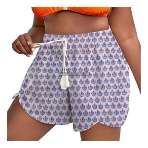 Shorts d'été faits main en coton imprimé au bloc avec cordon de serrage à la taille pour femme, idéal pour la détente ou la plage - Product Image 2