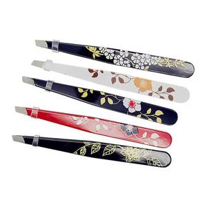 Ensemble de pinces à cils de précision avec design floral, pointe métallique lisse pour l'application des cils - Product Image 1