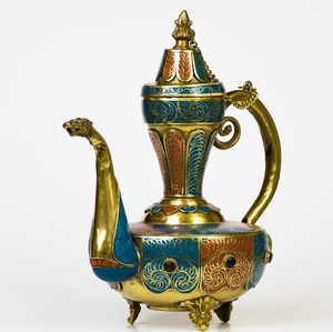 Petit pot en laiton vieilli Antique Plus, orné de motifs géométriques de feuilles sculptés à la main, modèle Metcraft MBA32, design Royal. - Product Image 4