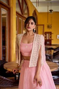 Nuevo y Moderno Lehenga de Material Allnen Crush con Lentejuelas y Bordado de Hilo, Blusa y Koti Elegante para Bodas - Product Image 6