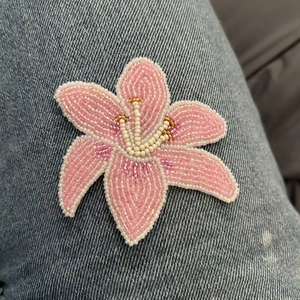Broche bordado a mano único, broche tradicional cosido, pin artístico bordado a mano - Product Image 1
