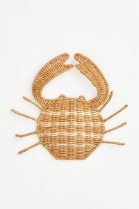 Trae a casa este encantador juguete de mimbre decorativo con forma de cangrejo para niños, con un adorable estilo playero y una fina artesanía en mimbre. - Product Image 4
