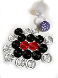 Jeu de Carrom en Bois avec Pièces en Acrylique et Matériaux Mixtes – Jeu de Stratégie Éducatif Portable pour Fêtes et Jeux en Famille - Product Image 3