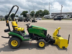 Tractor Compacto 2022 1025R Z271605, Equipo Premium Listo para Exportación - Product Image 5