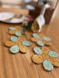 Sous-verres perlés faits à la main, style bohème et rustique, pour décoration de table, sous-verres ronds en perles de verre avec support, accent rustique pour la maison et la cuisine - Product Image 3