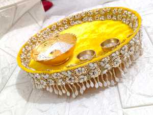 Juego de Thali Decorativo de Krishna con Tazón, Cuchara y Porta Kumkum, Decoración para Janmashtami, Regalo Espiritual, Bandeja de Ofrenda Bal Gopal - Product Image 1