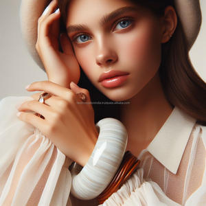 Bracelet en résine artisanal Superbes bijoux culturels pour femmes Artisanat sophistiqué Composition légère - Product Image 3