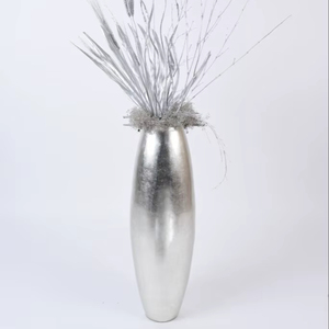 Vase à fleurs en métal fait main pour la décoration artistique de la maison, avec un travail artisanal soigné et des détails de design uniques - Product Image 1