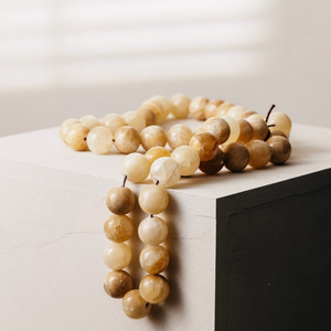 Guirlande de perles en résine et en bois de 58 pouces avec pompons, décoration rustique champêtre - Product Image 1