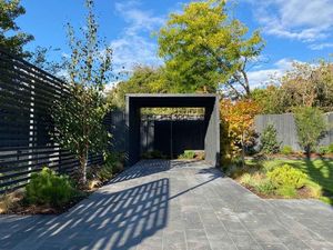 Losas de Pavimento de Granito Negro GROCON |   Adoquines Ecológicos de Piedra Natural para Patio y Entrada de Vehículos |   Acabado Antideslizante Flameado con Garantía de 2 Años - Product Image 3