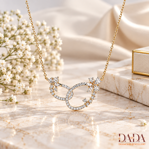 Collar con Colgante de Diamantes Entrelazados Clásico para Mujer, Diseño Floral Dorado, Joyería Fina - Product Image 2