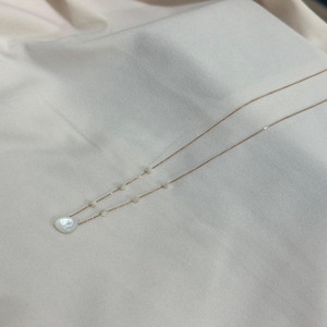 Collier pendentif cœur en or 18 carats, nacre irisée pour femme, bijou de luxe unisexe avec breloque coquillage en forme de goutte et perles fines - Product Image 4